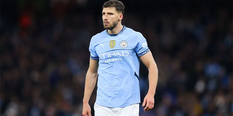 Ruben Dias luôn nằm trong top 10 hậu vệ hay nhất lúc này